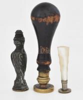 3 db antik pecsétnyomó, XIX. századi magyar nemesi címerrel. Egyik griff madár formájú 6,5 cm, másik...