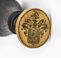 3 db antik pecsétnyomó, XIX. századi magyar nemesi címerrel. Egyik griff madár formájú 6,5 cm, másik...