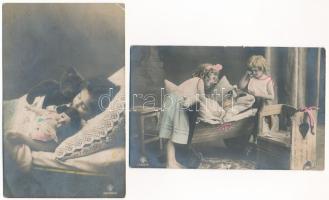 17 db RÉGI motívum képeslap vegyes minőségben: gyerekek / 17 pre-1945 motive postcards in mixed qual...