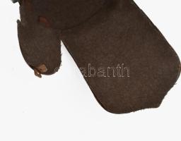 Fantázia sisak, fém, dekoratív rátétekkel, szegecsekkel, posztó béléssel. Jelzés nélkül, kis rozsdaf...