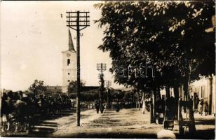 1941 Nyárádszereda, Miercurea Nirajului; Fő tér, református templom, lovas katonák felvonulása / main square, Calvinist church, K.u.K. military cavalrymen, photo