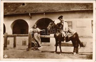 1930 Hortobágy, a csárda előtt, magyar folklór (fa)