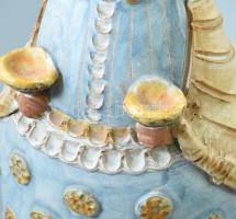 Kiss Roóz Ilona (1920-2010): Kínáló hölgy. Jelzett, talpán egy pattanással, ettől eltekintve jó álla...