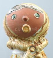 Kiss Roóz Ilona (1920-2010): Kínáló hölgy. Jelzett, talpán egy pattanással, ettől eltekintve jó álla...