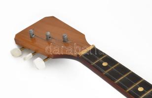 Balalajka. Orosz gyártmány, jó állapotban, h: 68 cm