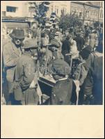 cca 1940 Marosvásárhely, piaci felvételek, életképek, Székelyudarhelyre tartó busz (mögötte "Ha...