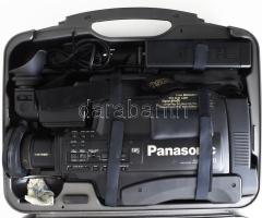 Panasonic NV-M40E VHS kamera eredeti bőrönddel, alkatrészekkel, leírással, eredeti dobozában