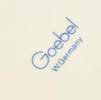 Hummel kisfiú nyulakkal. Jelzett, kézzel festett, hibátlan, eredeti dobozában, m: 10 cm