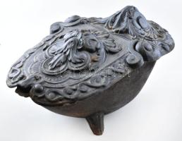 cca 19. sz vége, Antik öntöttvas széntartó. Kopással, 60x36x32 cm