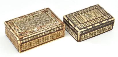 2 darab marokkói csontberakásos dobozka, hiányokkal, sérülésekkel.