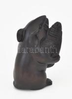 Japán netsuke, patkány kukoricacsővel. Faragott egzóta fa, alján felfűzéshez való lyukpárral, jelzet...