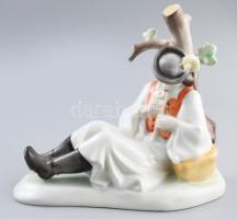 Zsolnay furulyázó fiú. Kézzel festett, jelzés nélküli vizsgadarab, kis kopással, 22x19 cm