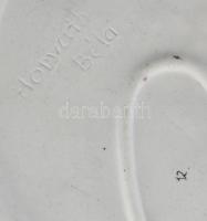 Zsolnay furulyázó fiú. Kézzel festett, jelzés nélküli vizsgadarab, kis kopással, 22x19 cm