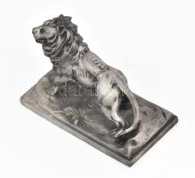 Oroszlán szobor, részletgazdag, öntött fém, jelzés nélkül, 12,5x6,5x8 cm
