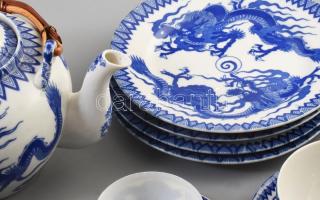 19 darabos antik japán porcelán tétel: teakiöntő, tányér, csészealjak, csészék. Klf jelzéssel, kopás...