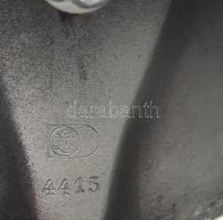 Szecessziós stílusú váza, plasztikus virágokkal díszített fém tartó, két ívelt füllel, benne egyedi ...