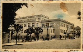 Léva, Levice; Városháza, automobil / town hall, automobiles (ragasztónyom / glue marks)