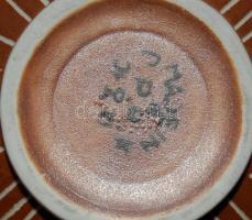 Made in DPRK jelzésű díszes kerámia váza 22cm-es magassággal szép állapotban és az iparművészeti vál...