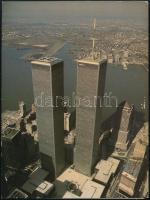 1987 A World Trade center tornyait ábrázoló üdvözlőlap magyar írással, hátoldalán a 2001 szept 11-i merényletre vonatkozó feljegyzéssel