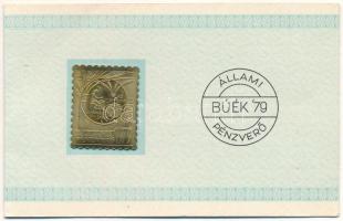 1979. "Állami pénzverő - Az első magyar aranypénz emlékére - BUÉK" sárgaréz bélyegérem díszlapon (27x22mm) T:AU (PP)