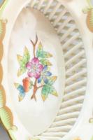 Herend VBO mintás gyűrűtartó. Plasztikus virág díszítményekkel, jelzett, 9,5x7 cm