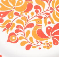 2 db Alföldi porcelán népi mintás falitányér. Matricás, jelzett, minimális kopással, d: 24 cm