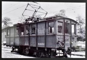 cca 1960 Hév dízel és villamos mozdonyok jellegrajza és fotója. 29 db klf járművekről. Egészvászon k...