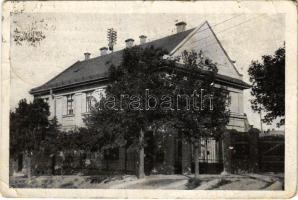 1933 Gödöllő, M. kir. Postahivatal. Krummer G. felvétele, Storcz B. Mátyás kiadása (EB)