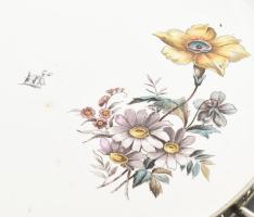 Fajansz betétes kínáló. Kopással, d: 25,5 cm