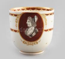 Alt Wien kézzel festett portréval díszített csésze. Jelzett, repedésvonallal, m: 7 cm