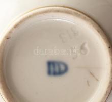 Alt Wien kézzel festett portréval díszített csésze. Jelzett, repedésvonallal, m: 7 cm