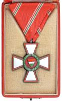 1947. "Magyar Köztársasági Érdemrend kiskeresztje, polgári tagozat" zománcozott kitüntetés mellszalagon, eredeti, sérült adományozói tokban. T:UNC,AU Hungary 1947. "Order of Merit of the Hungarian Republic, small cross, civilian grade" enamelled decoration on ribbon, in original but damaged award case C:UNC,AU NMK.: 492.