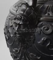 Johann Maresch neoreneszánsz bronzírozott kerámia váza. Bécs, 1880 körül, korának megfelelő kis lepa...