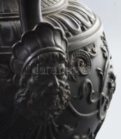 Johann Maresch neoreneszánsz bronzírozott kerámia váza. Bécs, 1880 körül, korának megfelelő kis lepa...