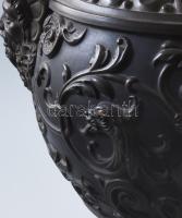 Johann Maresch neoreneszánsz bronzírozott kerámia váza. Bécs, 1880 körül, korának megfelelő kis lepa...