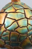 Zsolnay kisplasztika - Teknősbéka. Savmaratott eozin mázakkal fedett finomfajansz. Terv.: Török Jáno...