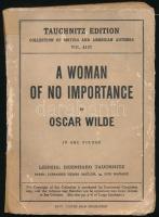 Oscar Wilde: A Woman of No Importance. Lipcse, 1909, Bernhard Tauchnitz. Angol nyelven. Kiadói papírkötés, javított gerinccel, saraiban kissé sérült és kopott borítóval, néhány lapon ceruzás jegyzetekkel.