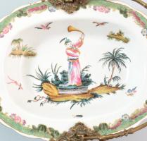 Wong Lee kínai porcelán kínálótál, historizáló stílusú bronz szerelékekkel, lábakkal és füllel. Kézz...
