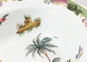 Wong Lee kínai porcelán kínálótál, historizáló stílusú bronz szerelékekkel, lábakkal és füllel. Kézz...