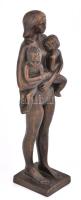 Kampfl József (1939-2020): Anya gyermekekkel. Bronzírozott műgyanta. Jelzett, m: 30 cm