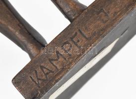 Kampfl József (1939-2020): Anya gyermekekkel. Bronzírozott műgyanta. Jelzett, m: 30 cm