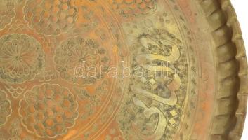 Tálca, réz, arab írásjegyekkel és mintákkal díszített, Közel-Kelet XX sz. d: 54 cm