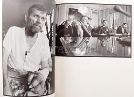 Robert del Tredici: At Work in the Fields of the Bomb. London, 1987, Harrap. Fekete-fehér fotókkal g...