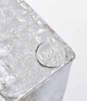 Laczák Géza (1951-): Strukturalista díszdoboz. Fém, fa betéttel, jelzett, 13x12x11 cm