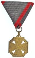 1916. "Károly - Csapatkereszt" aranyozott Zn kitüntetés a Sebesültek érme mellszalagján T:AU,XF Hungary 1916. "Karl Troop Cross" gilt Zn decoration on the ribbon of the Wound Medal C:AU,XF