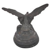 Jelzés nélkül: Bronz turul madár fa talapzaton. 20x22 cm