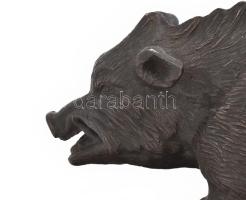 Vaddisznó szobor. Bronz, fa talpazaton, vadász szobor jelzés nélkül. 26x19 cm