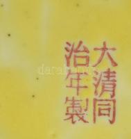 Antik kínai halfigurás bambuszváza. cca 1860-1875, Tongzhi korszak, Qing dinasztia, jelzett, hibátla...