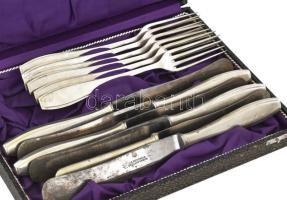 Antik alpakka evőeszköz készlet, hatszemélyes, 6-6 db kés és villa. Jelzett, kisebb rozsdafoltokkal, eredeti díszdobozban, 28x21,5x4,5 cm