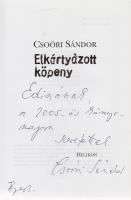 Csoóri Sándor:  Elkártyázott köpeny. [Versek.] (Dedikált.) (Budapest, 2004). Helikon Kiadó Kft. (Dürer Nyomda Kft., Gyula) 373 + [11] p. Egyetlen kiadás. Dedikált: ,,Edinának, a 2005-ös könyvnapon, szeretettel: Csoóri Sándor. Bpest''. Kiadói egészvászon kötésben, színes, illusztrált kiadói védőborítóban. Jó példány.